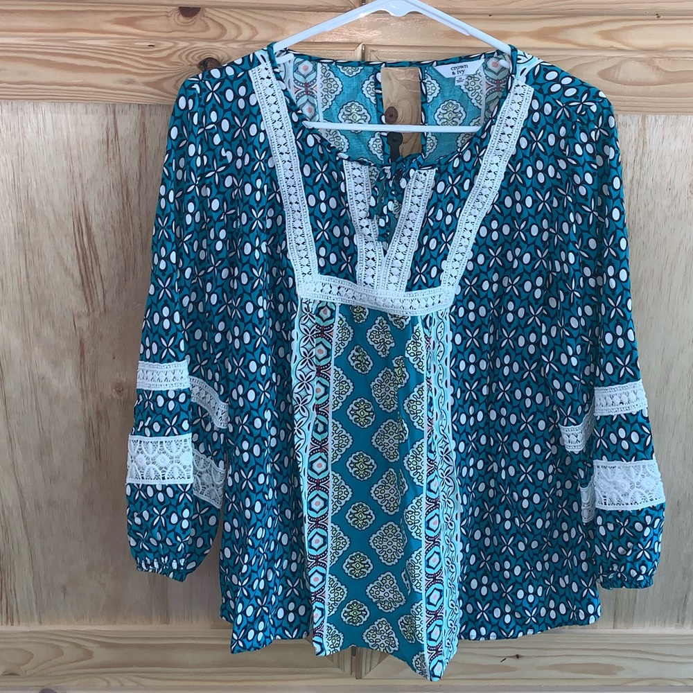 Crown & Ivy dressy boho lace sleeve keyhole shirt blouse size M